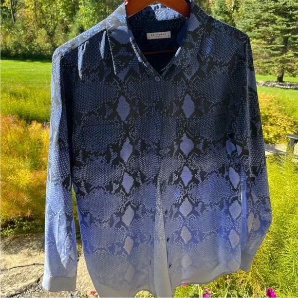 EQUIPMENT 100% Silk Reese Fading Blouse Marine Blue Ombré Snake Print M Like New - Picture 9 of 16